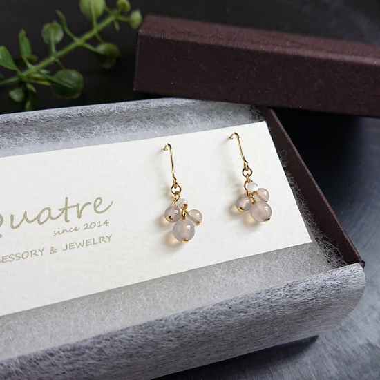 Gray onyx Pierced earrings quatre