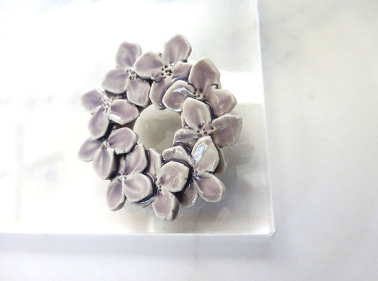 Brooch of flowers <Nichinichiso>, light purple