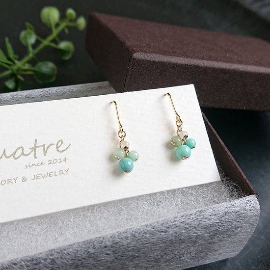 Green chalcedony Pierced earringsB quatre