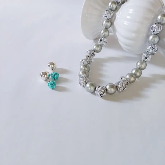 Necklace with tamamusubi and cotton pearls