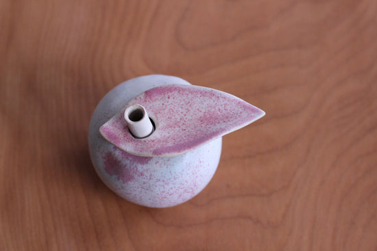 Apple-shaped vase