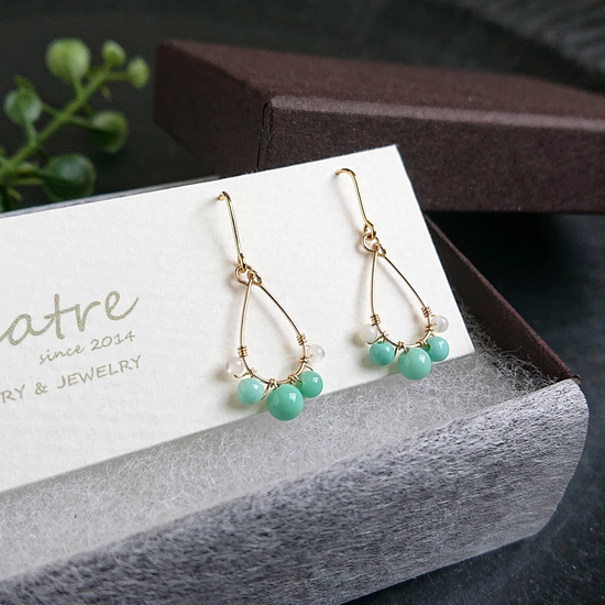Green chalcedony Pierced earringsB pupu
