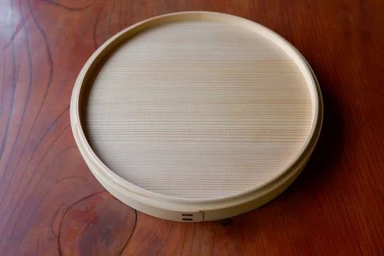 Round tray shaku (white wood with stand)