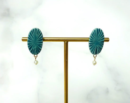 Carved Moyo oval pierce/earring( dark green)