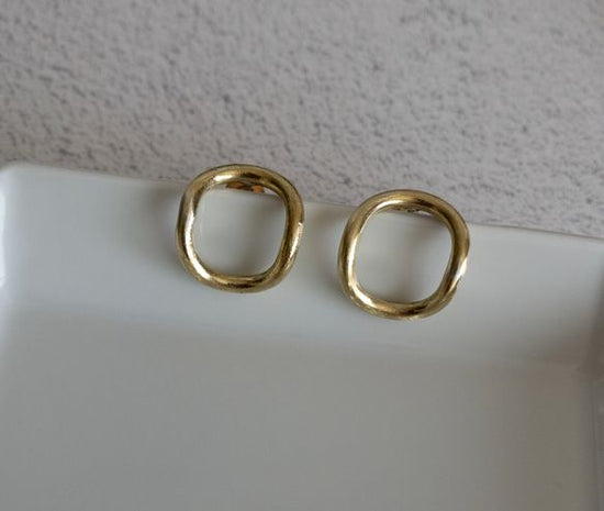 [Brass] Curved Pierced earrings/Clip-on earrings "14kgf post" (18K 10K, changeable core and catch), allergy-resistant