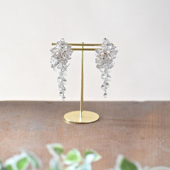 Clip-on earrings of white wisteria