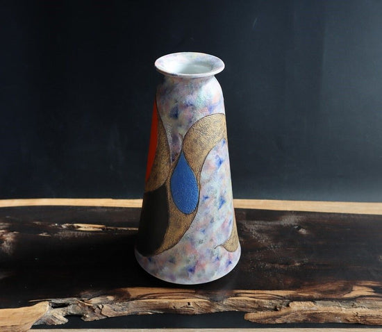 Vase with a stream design