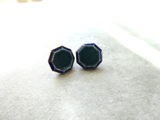 jewel cut classical pierced earrings/Clip-on earrings (green)