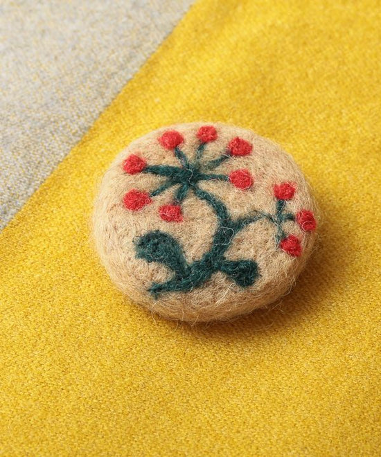 Felt Maru Brooch Beige A24WNX014BE