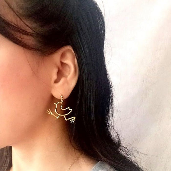 Cute bird motif of the southern island *White Harakuina* sold in one ear (Pierced earrings, Clip-on earrings silver)