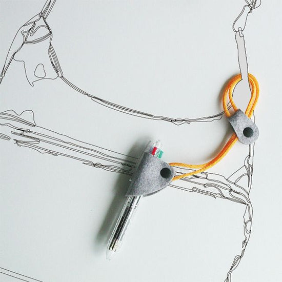 Pen holder with strap〈Sand color