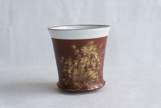 Red gold-plated and black gold-plated cups