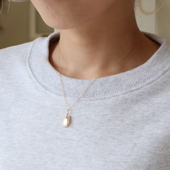 Baroque pearl necklace