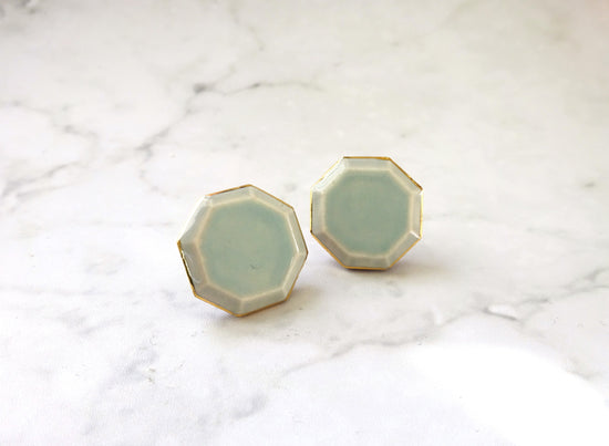 jewel cut classical pierced earrings/Clip-on earrings (sky)