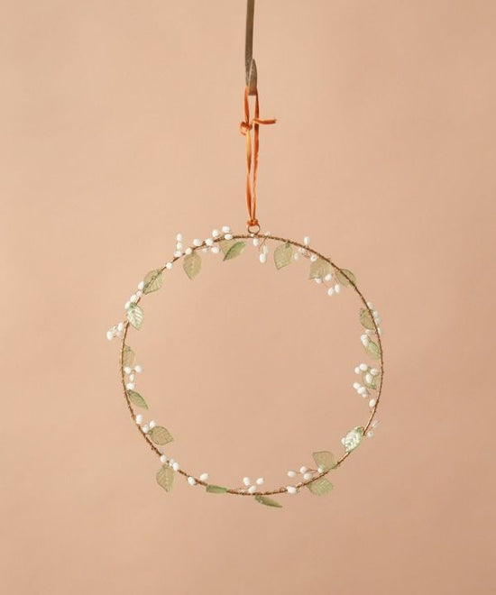 Glass bead wire wreath white M34-2571