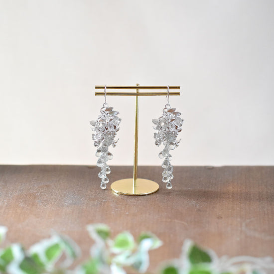 Wisteria Yura Pierced earrings