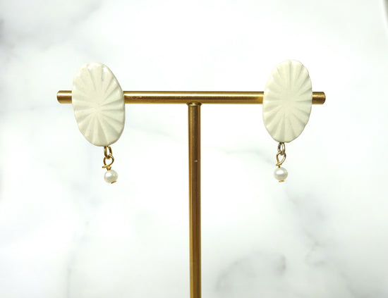 Oval pierce/earring (ice color)