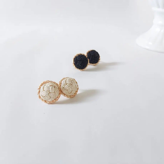 Pierced earrings / Clip-on earrings of Ume-Musubi