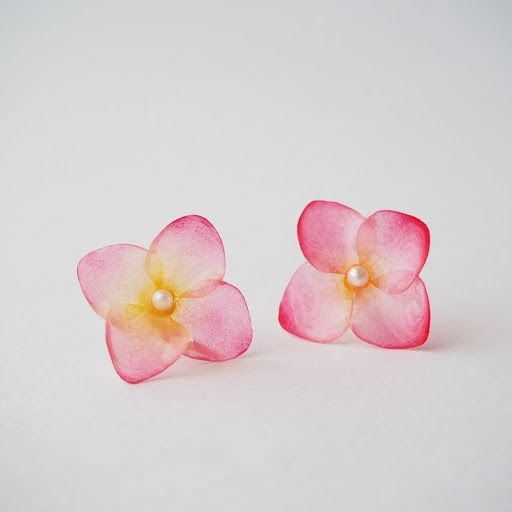 Transparent Japanese paper hydrangea Pierced earrings / Clip-on earrings (pink)