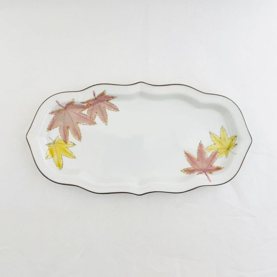 [Maple design, 7.5 x 7.5 cm.