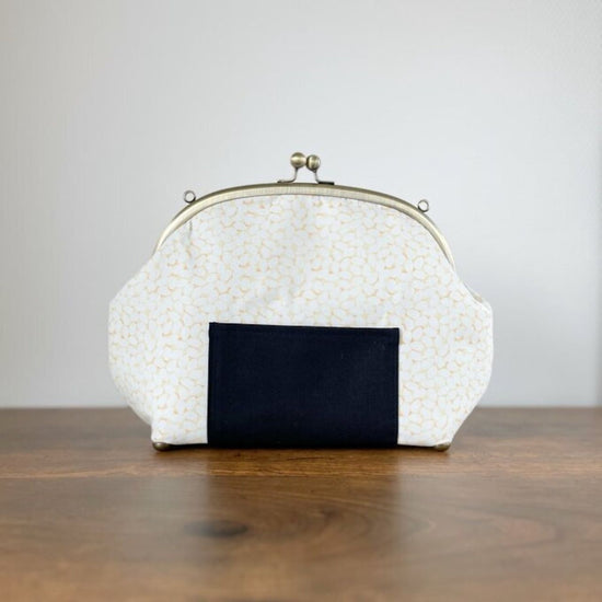 Zesshin Onigiri large shoulder bag with a clasp - white rice ¥8,100