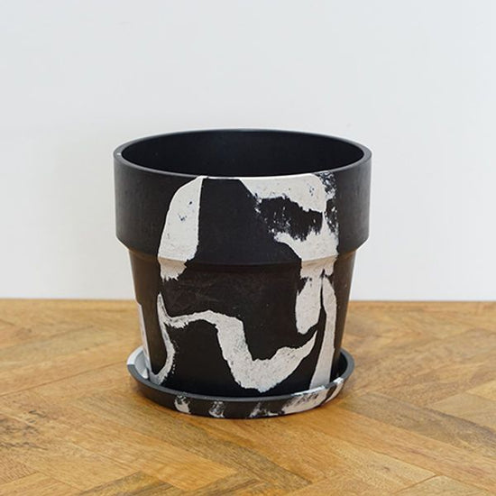 81104 [PLUS THE GREEN] Urban Plant Pot Charcoal/Milk