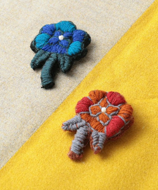 Felt brooch Flower-C A24WNX013