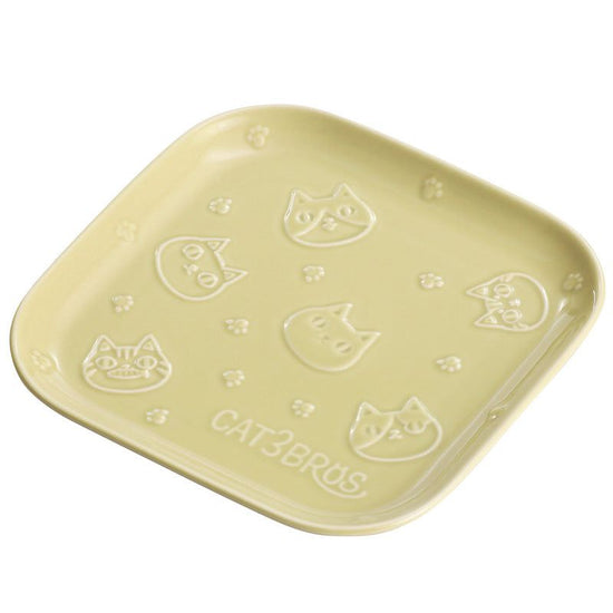 Three Cat Brothers Relief Pan Dish Beige (23220)