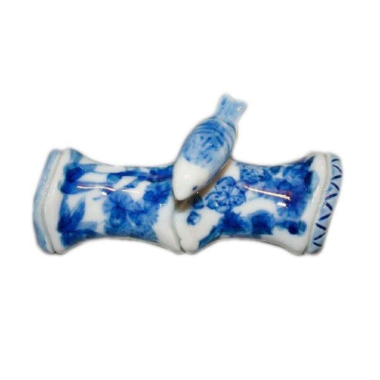 [Eisyou] Writing brush vase, pine, bamboo, and plum motifs in underglaze blue