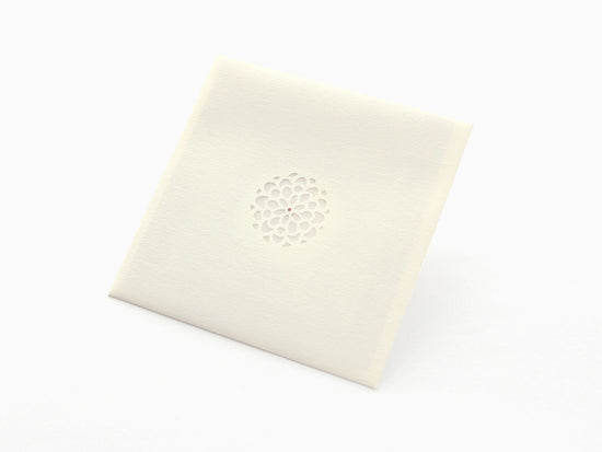 Paper cutout pouch [flower, white].