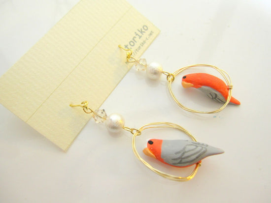 Pierced earrings and clip-on earrings with ring-riding Peach Parrot Pearls