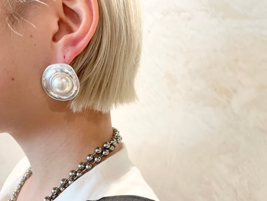 Horo Earring <Silver Pearl>