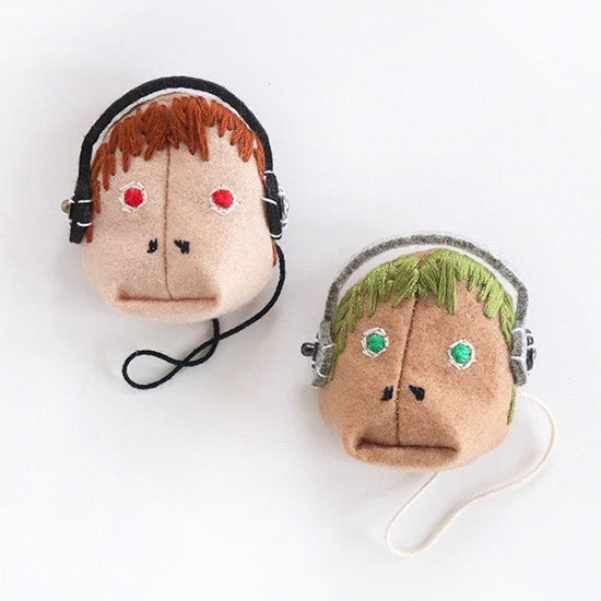 pokefasu pokefasu 3D face brooch headphone felt brooch badge