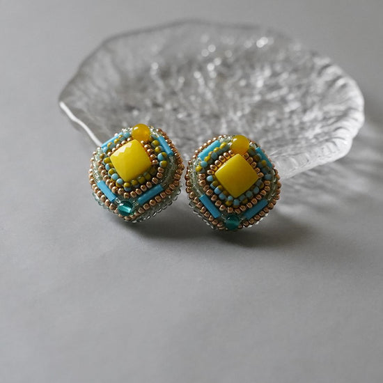 Beaded embroidery Clip-on earrings Pierced earrings 32 yellow blue large size Surgical stainless steel One-of-a-kind unique pop