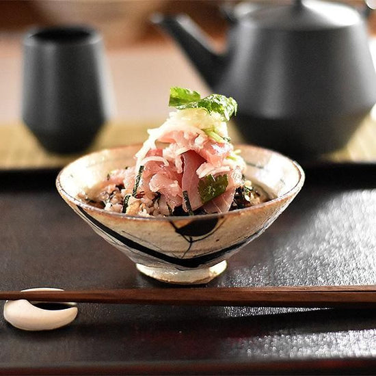 Gosu-e Plum and Flower Skin Rice Bowl, White Color Japanese Tableware, Rice Bowl, Made in Japan, Minoyaki, Tea Bowl, Fashionable, Modern