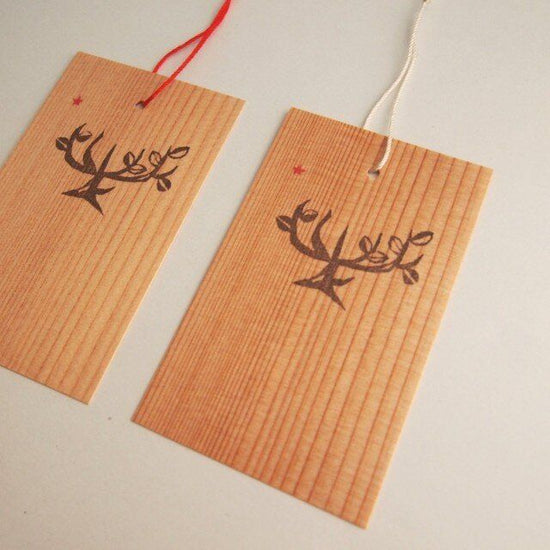 Departure tag of Akita cedar [red star and tree]