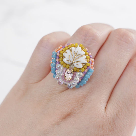 Chatty ring 46 free size beaded embroidery ring leaf white blue colorful multicolor