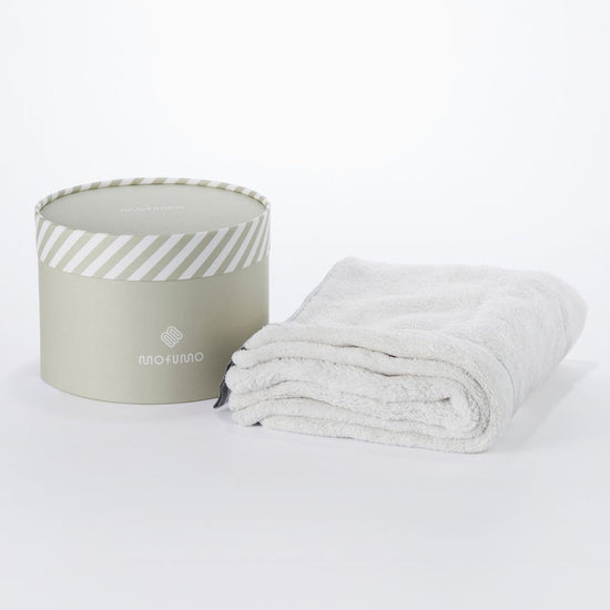 [mofumo]Night care towel for beautiful hair color: Frosty (light gray)