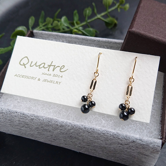 Black spinel Pierced earrings maru
