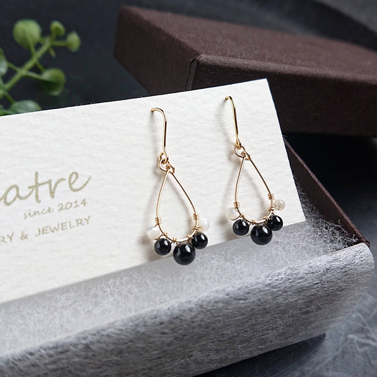 블랙 스피넬 피어싱 이어링 푸푸