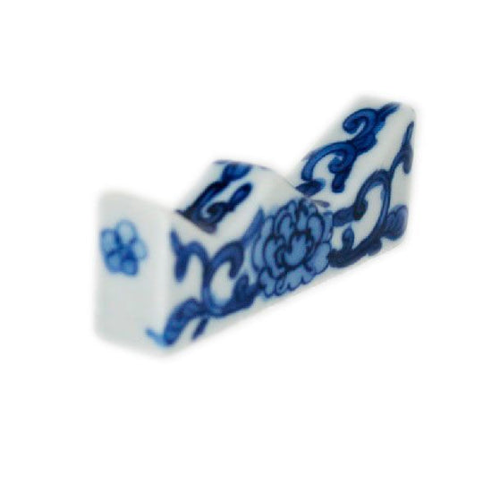 [Eisyou] Brush Mount with floral arabesque design in underglaze blue (large)