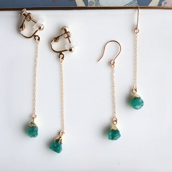 Rough rock charm long pierce/earring (Green onyx)