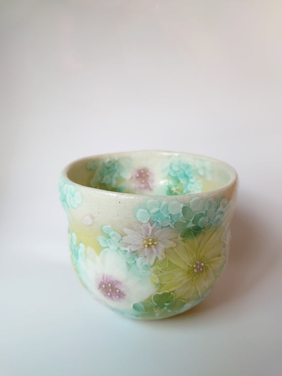 고보 유즈리하 후쿠후 그릇, 부드러운 녹색에 섬세한 꽃무늬가 매우 아름답습니다. 작은 꽃무늬가 화려하게 그려져 있습니다. 44023