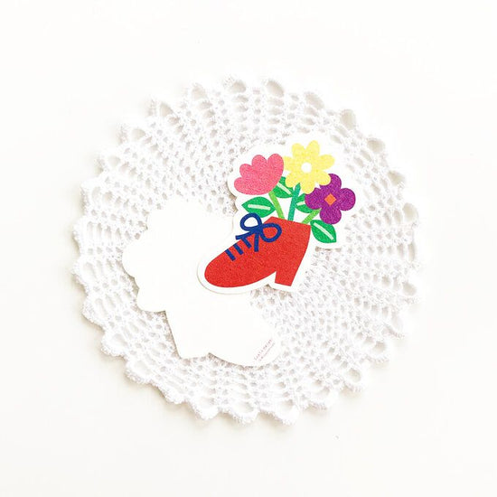 Die-cut mini card set of shoes and flowers