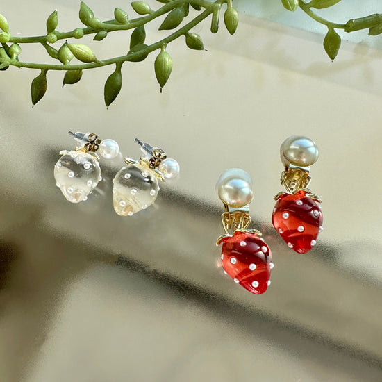 Simple Strawberry Pierced earrings and Clip-on earrings