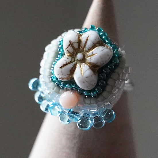 Chatty ring 31 free size beaded embroidery ring flower white blue colorful multicolor