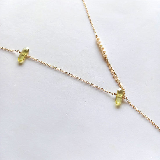 Y-shaped necklace with lemon quartz and baby pearls