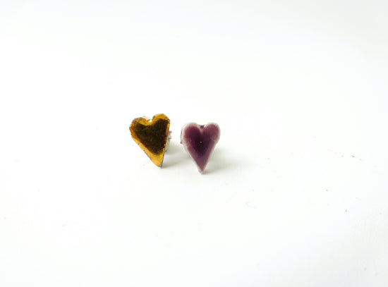 kotsubu ceramic pierced earrings (heart, purple + gold)