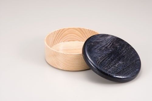 Colorful BOX Lid Black/Body Shine SJ-0118 This wooden box is ideal for serving food in lunch boxes.