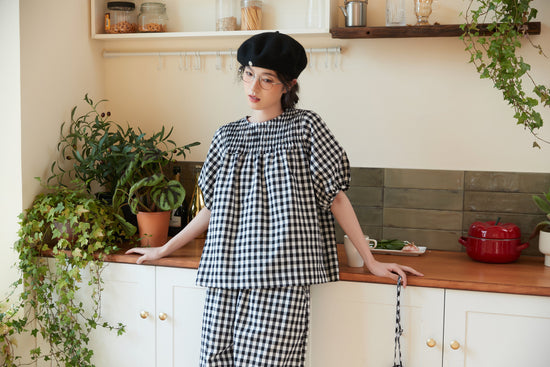Black and White and Black Gingham Check Smocking Embroidery Short-Sleeved Top